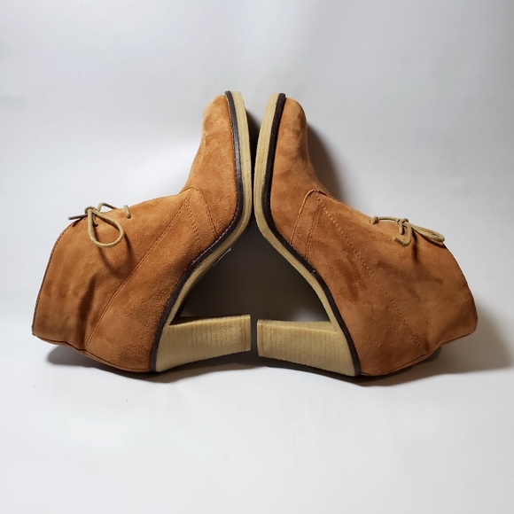 Johnston & Murphy Women's size 7.5 suede lace up high heeled bootie - Picture 1 of 6